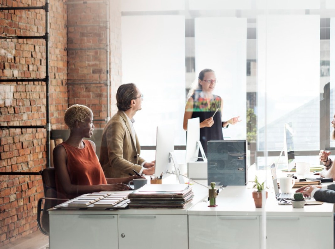 Image-personnes-travail-bureau